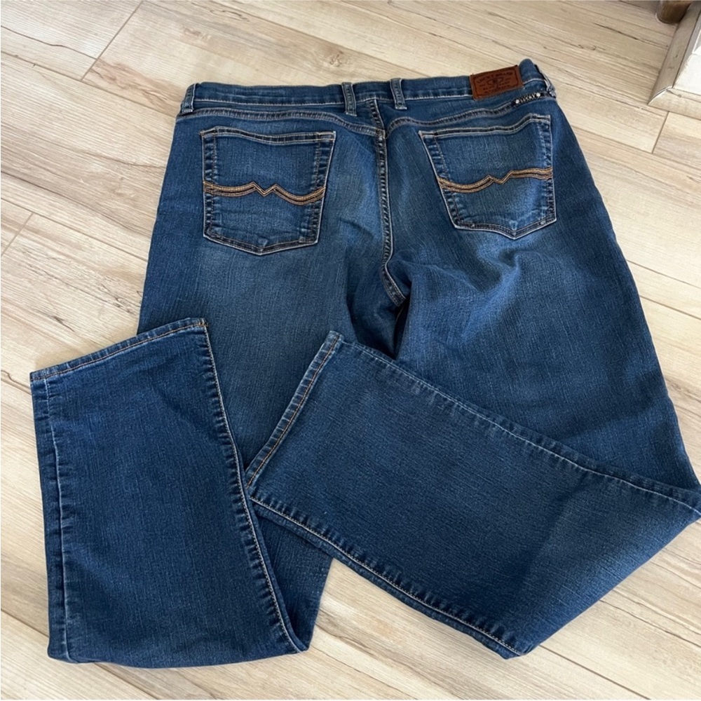 Lucky Brand Sweet 'n Straight Jeans Size 16/33
Inseam 28” rise 10” waist 34.5”